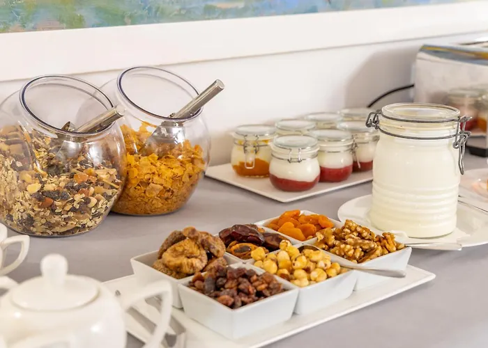 Отель Llenaire 3*