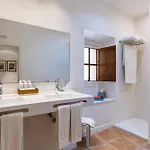 Llenaire Hotel
