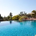 Llenaire Hotel