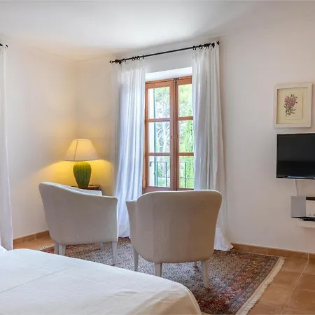 Llenaire Hotel 3*